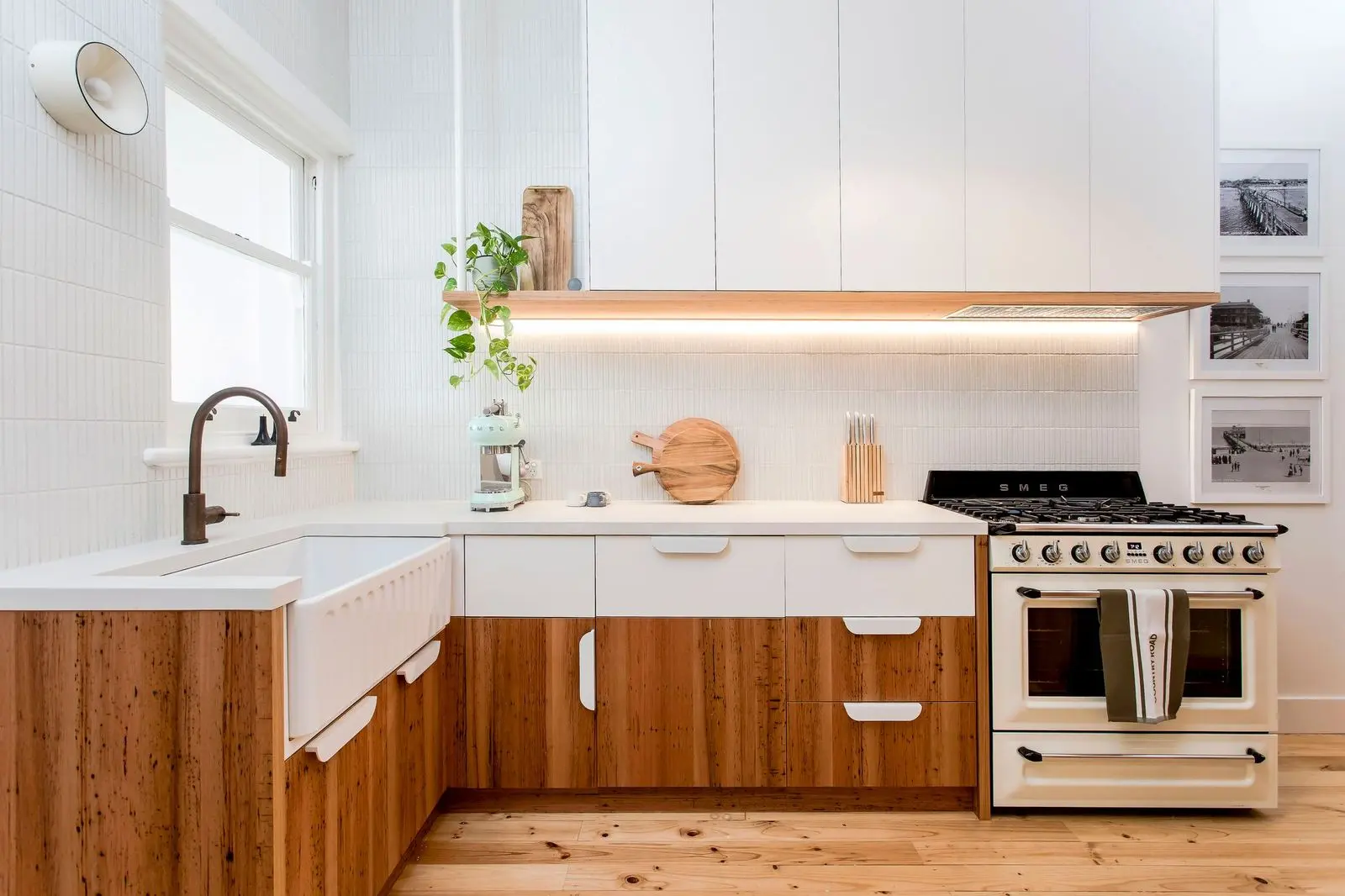 Preview display of Henley Beach esplenade kitchen rental.
